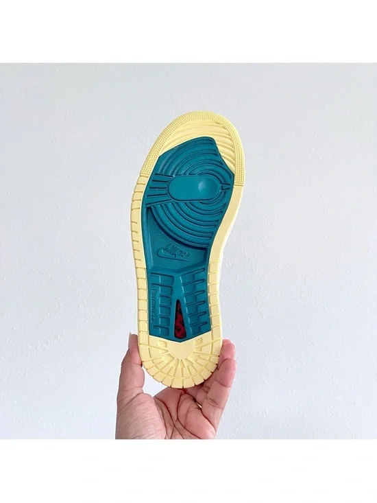 Nike Air Jordan 1 Zoom Air Comfort 2 High-Top Women’s Sneaker Size 9 - Picture 6 of 6